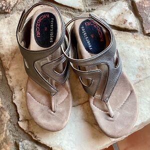 Modzori Zoey 5 reversible sandal - size 8